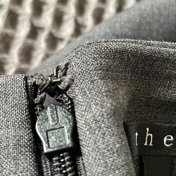 Theory Joanie Sevona Stretch Wool Pencil Skirt In Size 12 - Picture 8 of 13